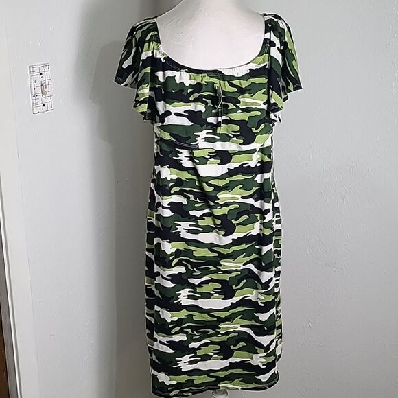Absolutely ❤️ it!! Green Black & White Camouflage Dress Ruffle Neckline 2X NWT - Picture 5 of 10
